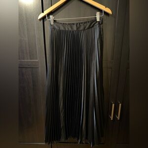 Abercrombie & Fitch Pleated Maxi Skirt – Black (XS Petite)